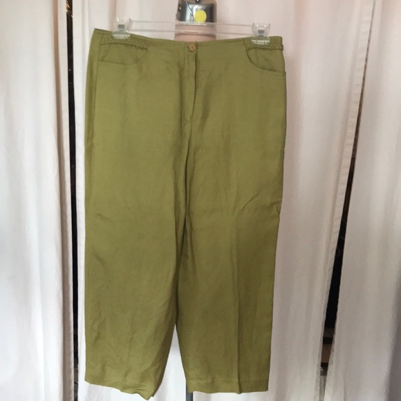 Larry Levine Pants - Larry Levine sport linen blend fully lined capri pants avocado green never worn